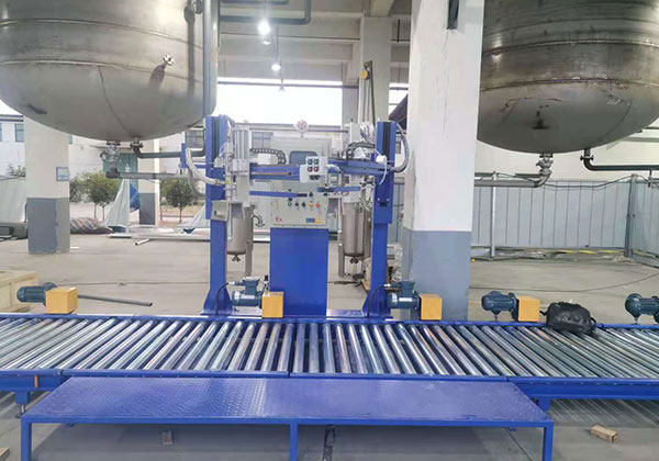 全自动液体灌装机案例-QGB-1200L2灌装线